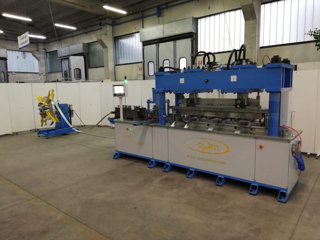 oPm Automatic machine to produce wedges and stirrups for formoworks